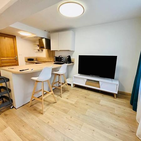 Stylish Studio In The Center Of Senlis Apartment Senlis  Luaran gambar