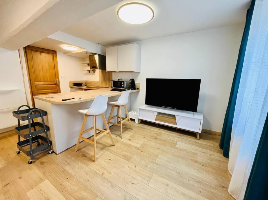 Stylish Studio In The Center Of Senlis Apartment Senlis  Luaran gambar