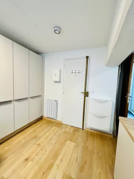 Stylish Studio In The Center Of Senlis Apartment Senlis  Luaran gambar